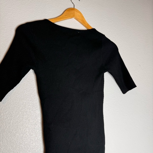 New Philosophy Small Black
Top - Picture 9 of 9